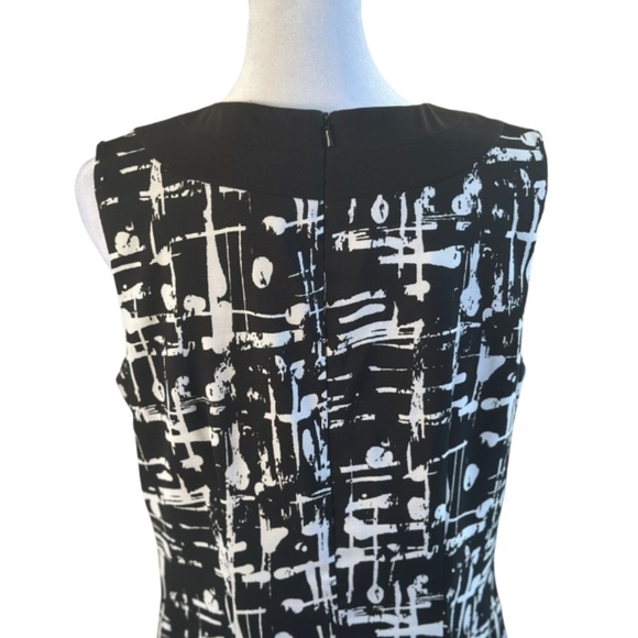 AB Studio Black & White Abstract Print Sleeveless Sheath Dress - Picture 4 of 5